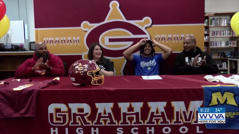 Chris Edwards signs to D-1 Morehead State Football